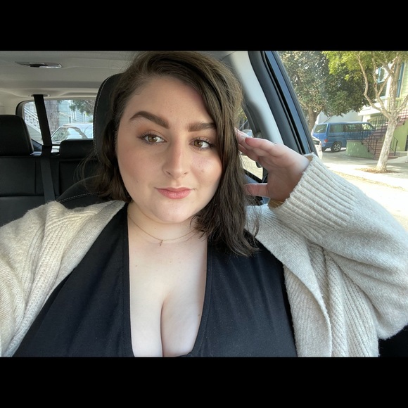 Profile Picture of Haley Castro (@haleeyc) on Poshmark