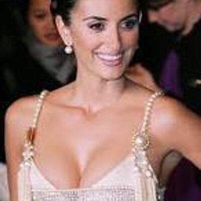 Profile Picture of Farha Albert (@farhajtggld0) on Twitter