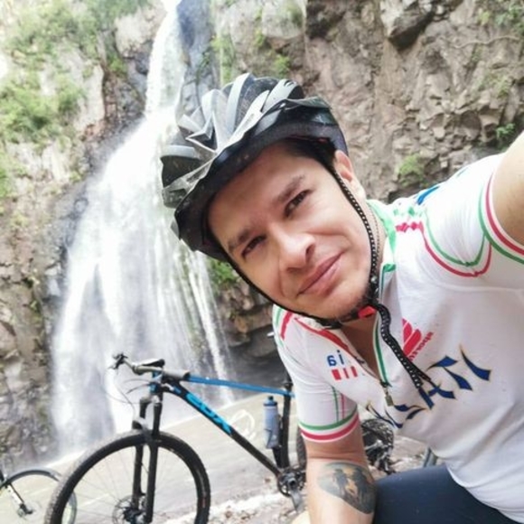 Profile Picture of Roberto isaac Mairena rodriguez (@roberto0283) on Poshmark