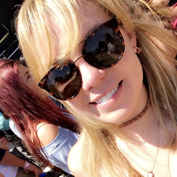 Profile Picture of Emily Despot (@emily_despot) on Poshmark