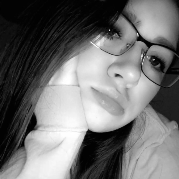 Profile Picture of Haley Hawk (@haleyfontane) on Poshmark