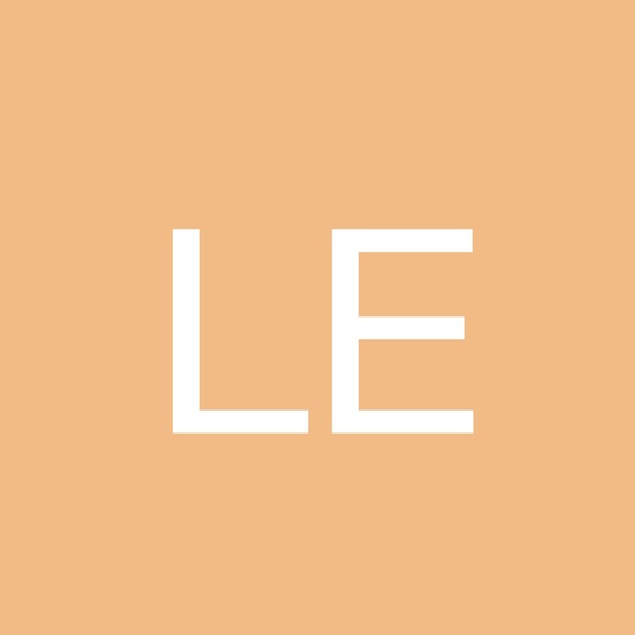 Profile Picture of Lesley Eichelberger (@lfe5569) on Poshmark