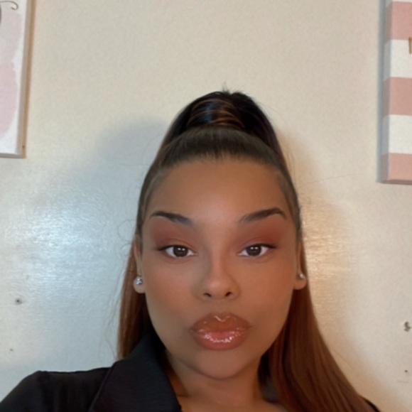 Profile Picture of Makkayla Cook (@makkaylac) on Poshmark