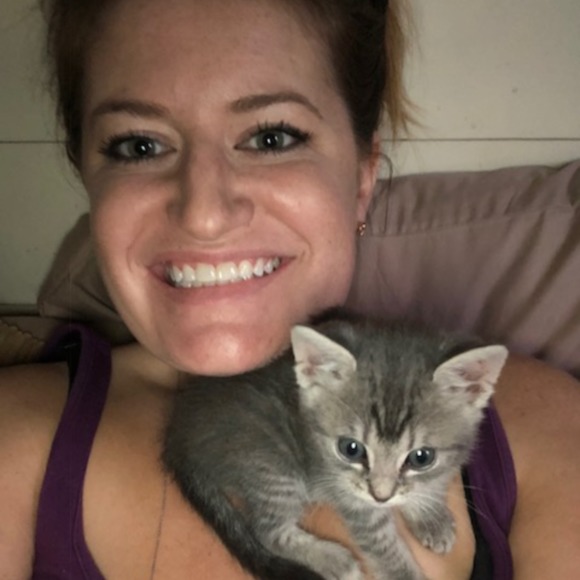 Profile Picture of Sam Fonti (@samfonti) on Poshmark