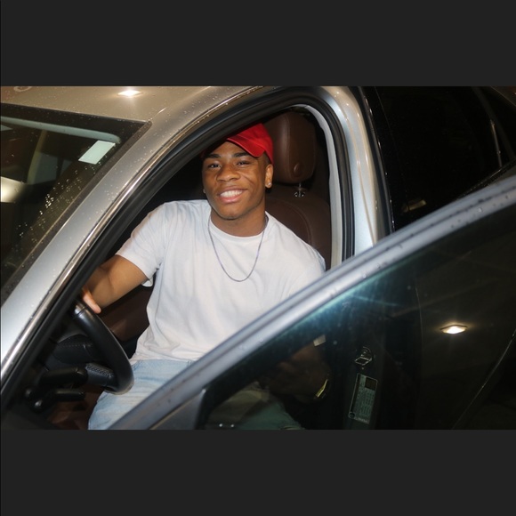 Profile Picture of Simeon Mitchell (@simmitch) on Poshmark