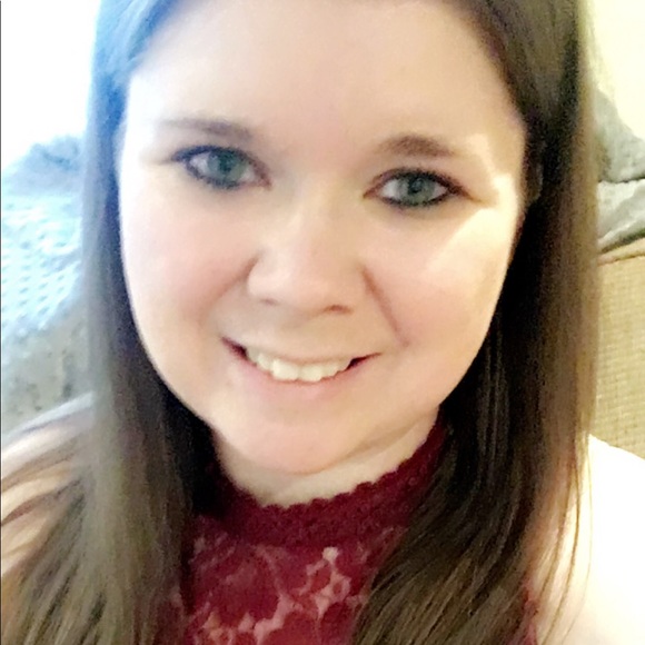 Profile Picture of Caitlin Piette (@cpiette09) on Poshmark