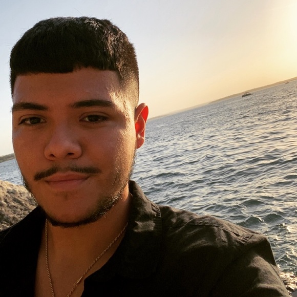 Profile Picture of Kenneth Gonzalez (@kennethg7) on Poshmark