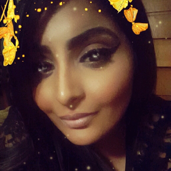 Profile Picture of Nazia Shah (@nazzxo) on Poshmark