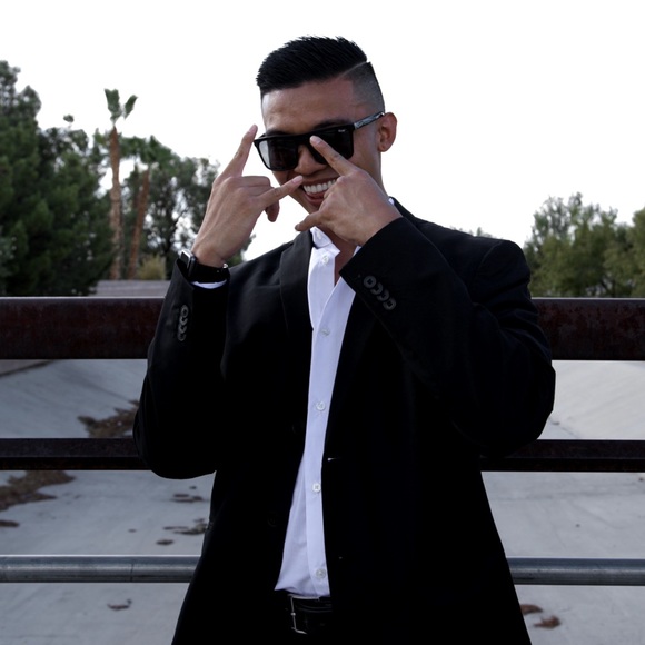 Profile Picture of Brian Felix (@spunjaholik) on Poshmark