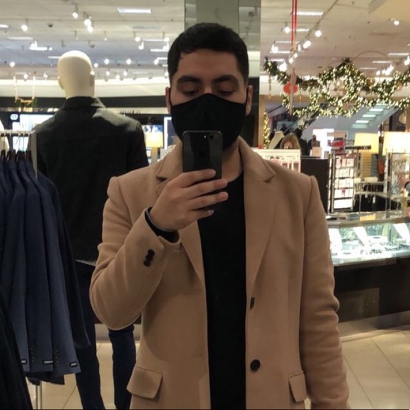 Profile Picture of Aaron Palacios (@hiptwentysum94) on Poshmark