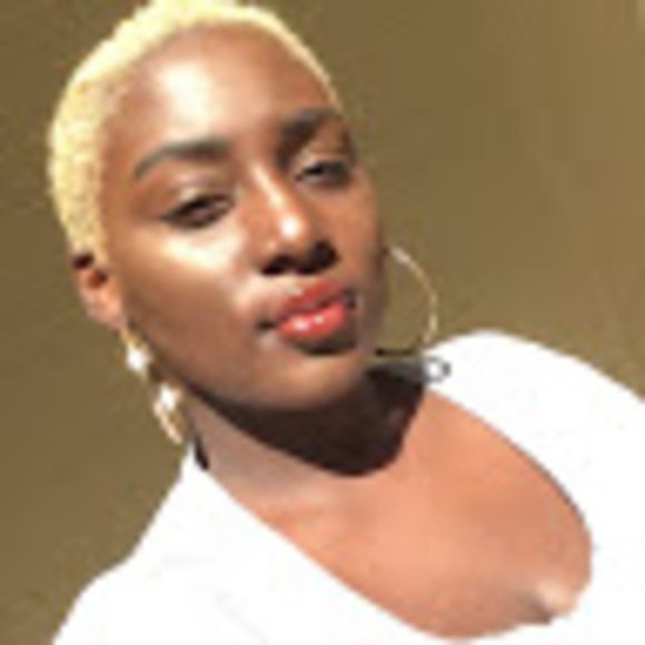 Profile Picture of Marshana Green (@marshanagreen) on Poshmark