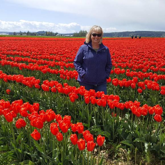 Profile Picture of Kathy Mckellogg (@kathyscloset) on Poshmark