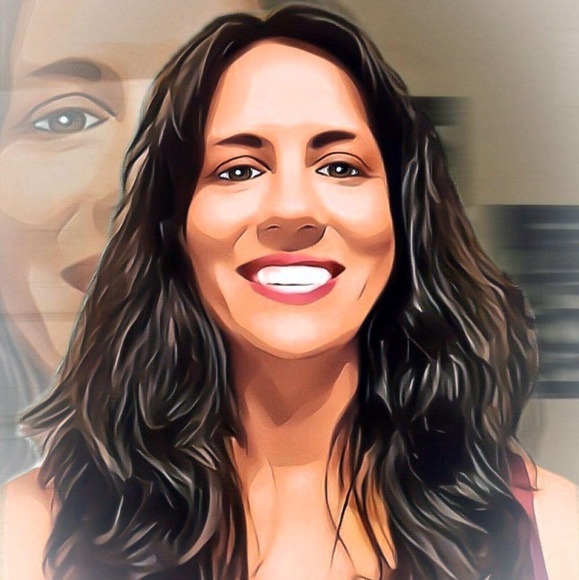 Profile Picture of Rachel Adyniec (@rachellady) on Poshmark