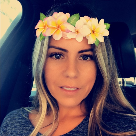 Profile Picture of Mariana Freundt (@marianft03) on Poshmark