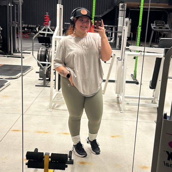 Profile Picture of Carissa Belloni (@carissabelloni) on Poshmark