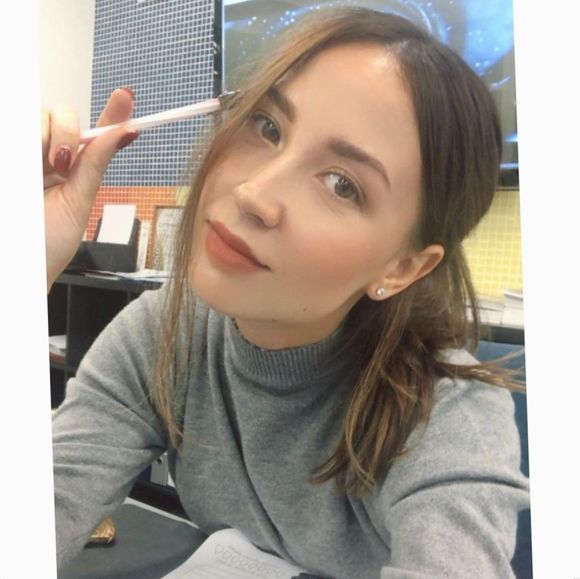 Profile Picture of Vera Leonard (@leovera645) on Poshmark