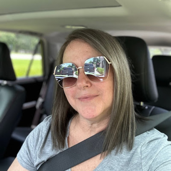 Profile Picture of Vicki Haught (@vicki_haught) on Poshmark