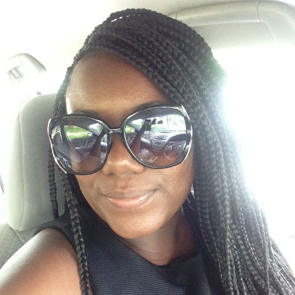 Profile Picture of Christine Cadet (@2newbeginnings9) on Poshmark