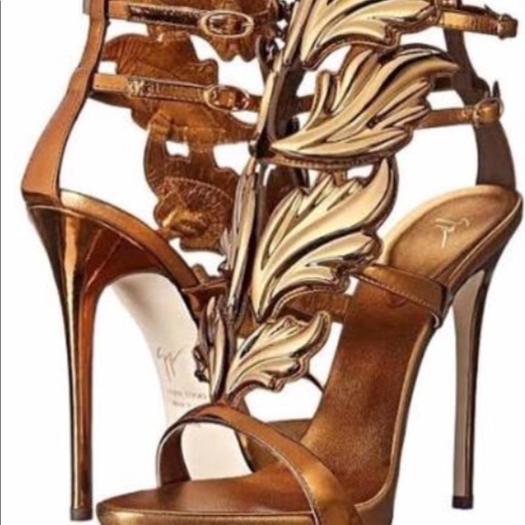 Profile Picture of Hegirah Ndege (@hegirah) on Poshmark