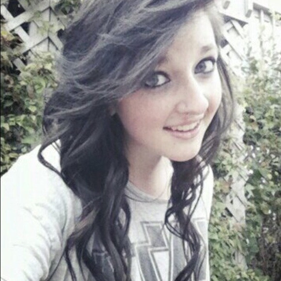 Profile Picture of Carly Calkins (@babes158) on Poshmark