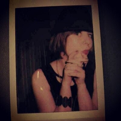 Profile Picture of Vicki Patterson (@VintageVix82) on Twitter