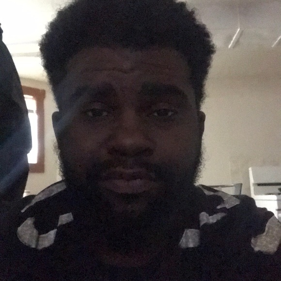 Profile Picture of Larome Carr (@romanrockett) on Poshmark