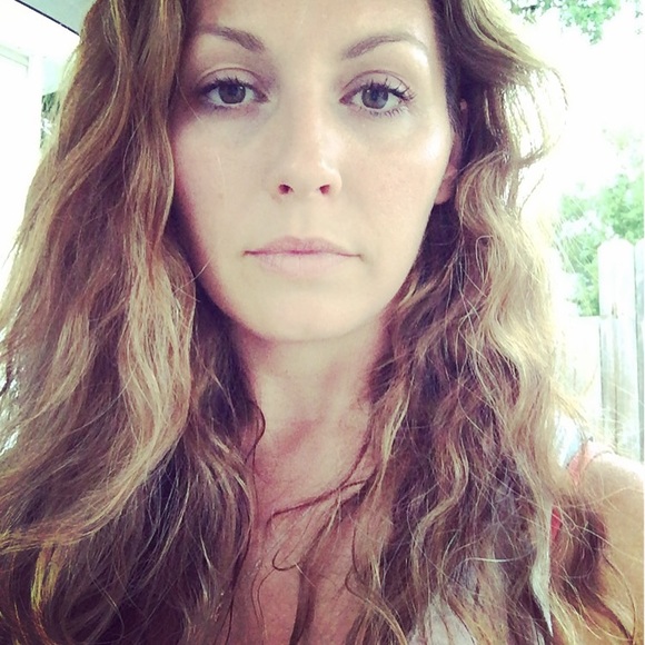 Profile Picture of Jessica Pearce (@jesspearcenola) on Poshmark
