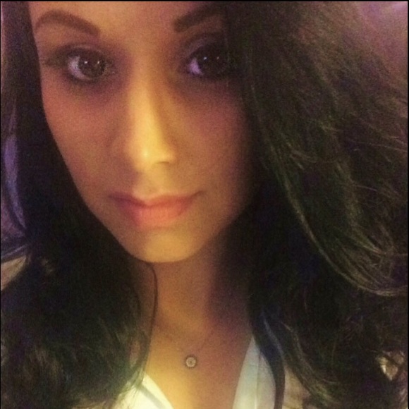 Profile Picture of Lisa Farnsworth (@lisamilan) on Poshmark