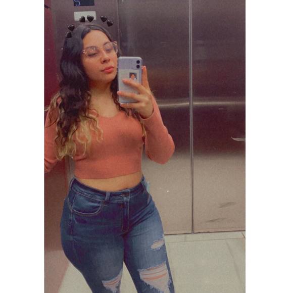 Profile Picture of Ashley Lesso (@ashleylesso) on Poshmark