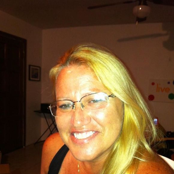 Profile Picture of Eva Fernicola (@evarn51) on Poshmark