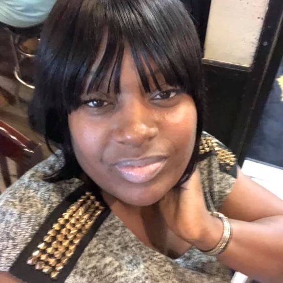 Profile Picture of Felincia Wands (@tyonneperry5318) on Poshmark