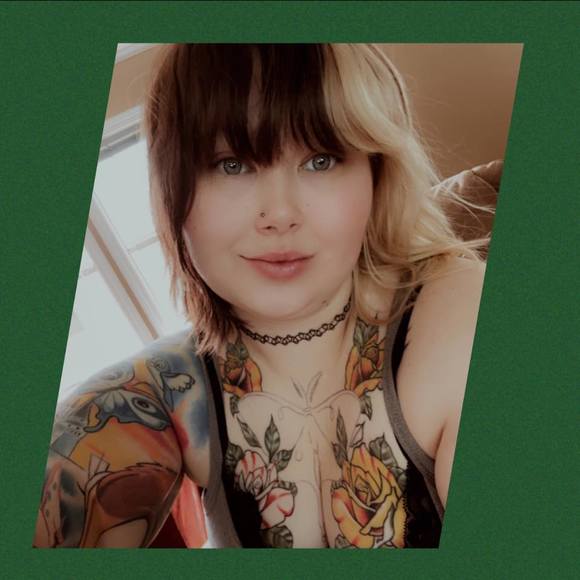 Cassie Dersham - Poshmark Profile Picture of Cassie Dersham (@cassiedersham) on Poshmark