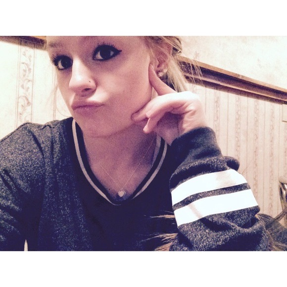 Profile Picture of Summer Pearson (@sgpsgp) on Poshmark