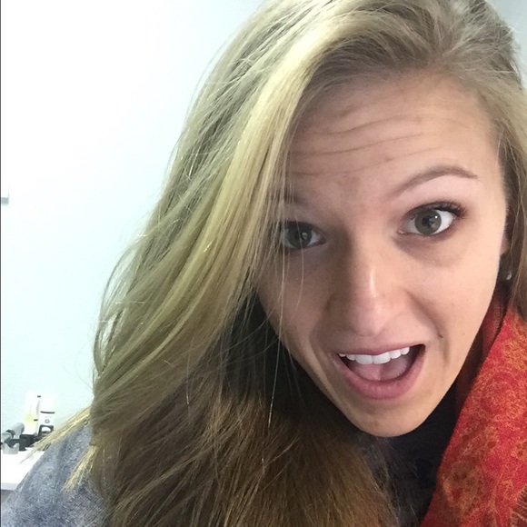 Profile Picture of Cinzia Calabretta (@cinzialynn) on Poshmark
