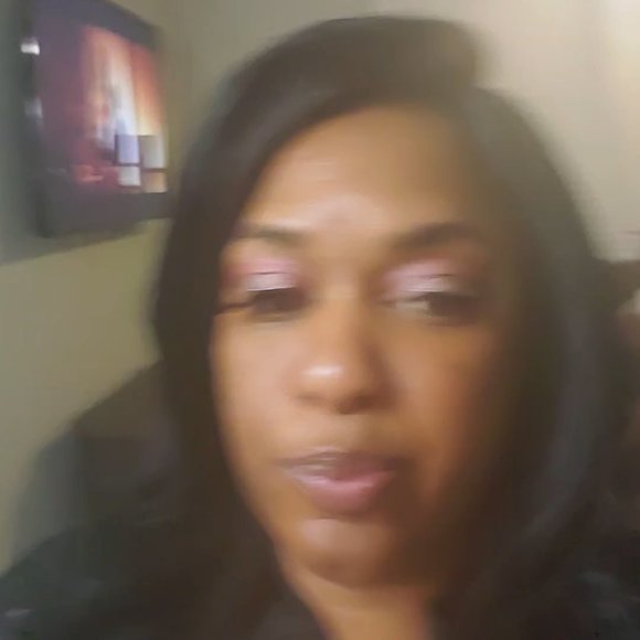 Profile Picture of Lashelle Williams (@dlashellesmith) on Poshmark