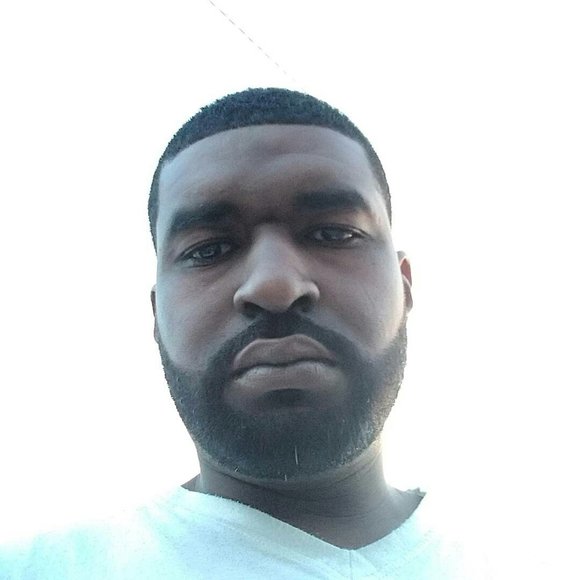 Profile Picture of Derrick Robertson (@derrickrober882) on Poshmark