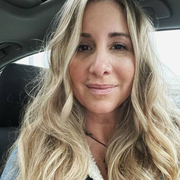 Profile Picture of Heather Michaluk (@heathermichaluk) on Poshmark