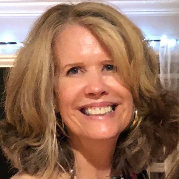 Profile Picture of Tara Lombardozzi (@tilombardozzi) on Poshmark