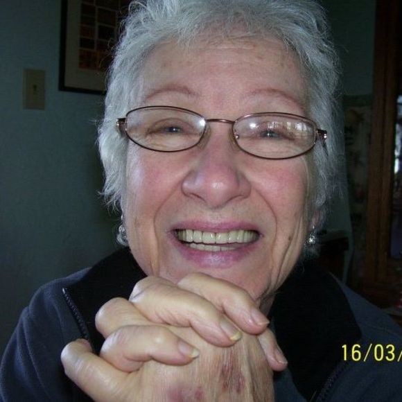 Profile Picture of Lin Stainbrook (@mimihas10) on Poshmark