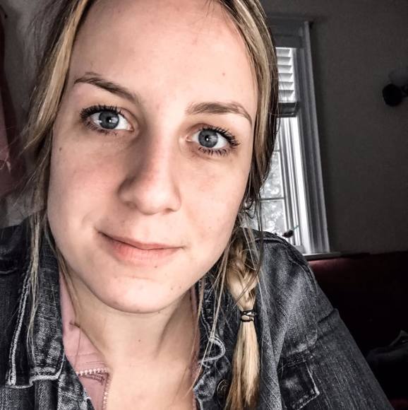 Profile Picture of Danielle Vrana (@detaeye_91) on Poshmark