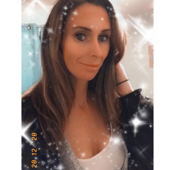 Profile Picture of Katrina Creagh (@katnryan1) on Poshmark