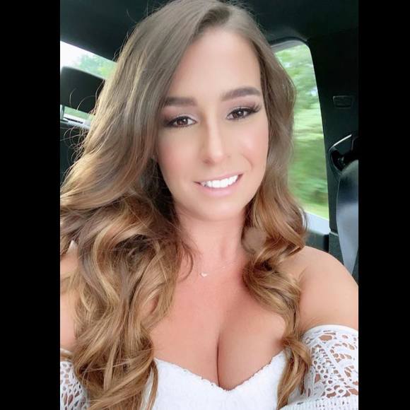 Profile Picture of Samantha Faulkner (@samzqt613) on Poshmark