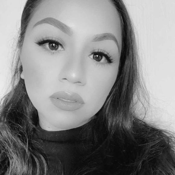 Profile Picture of Angela Gutierrez (@msangv) on Poshmark