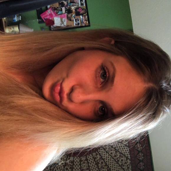 Profile Picture of Jess Stauss (@jessicastauss) on Poshmark