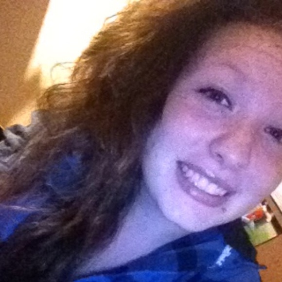 Profile Picture of Julia Hayden (@juliahayden16) on Poshmark