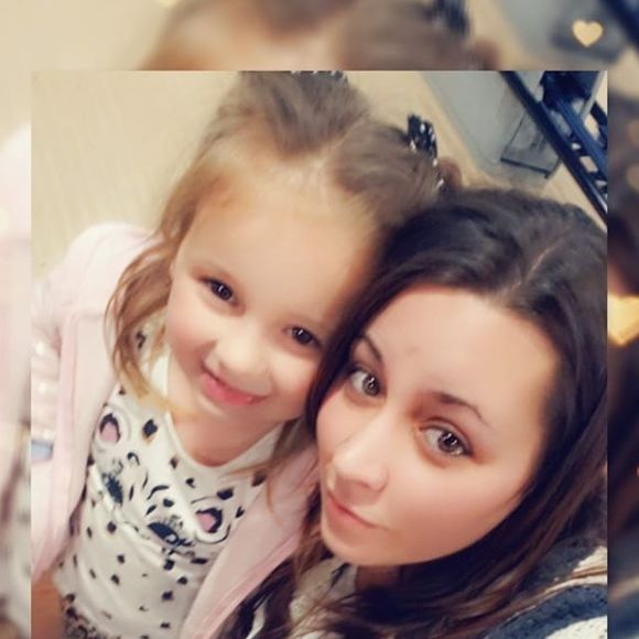 Profile Picture of Lisa Jensen (@busybee89xoxo) on Poshmark