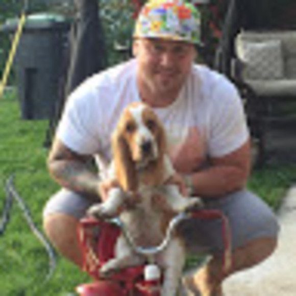 Profile Picture of Colin Saulnier (@colinsaulnier) on Poshmark