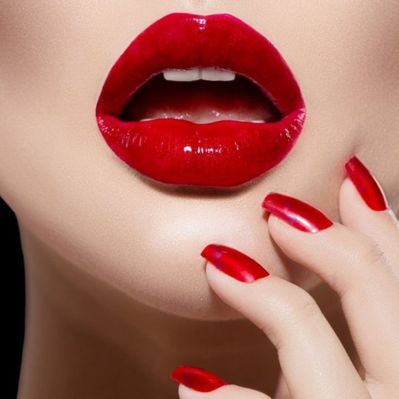 Profile Picture of Beauty Brawns (@beautyxbrawns) on Poshmark