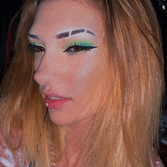 Profile Picture of Amanda Corbett (@amandacorbett19) on Poshmark