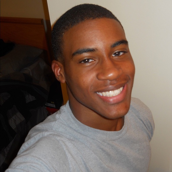 Profile Picture of Lester Marshall (@lesmarsh09) on Poshmark